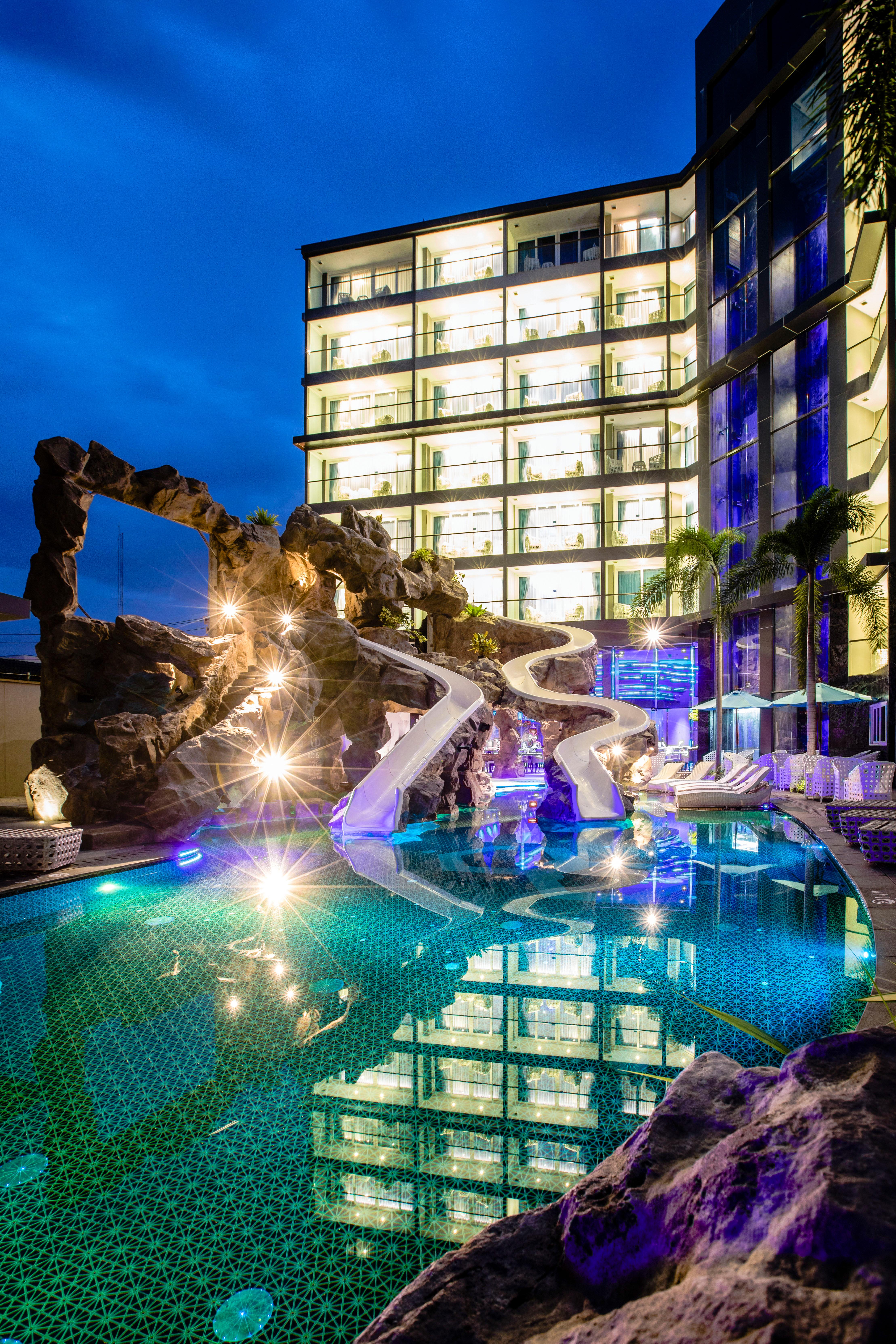 Azure Hotel Pattaya Exterior photo