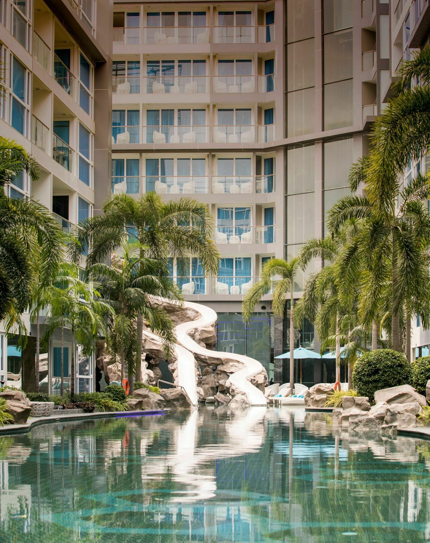 Azure Hotel Pattaya Exterior photo